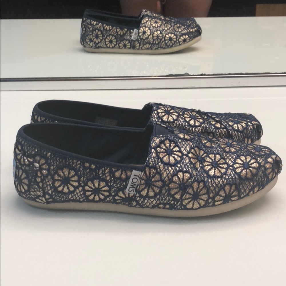 TOMS - Picture 5 of 5